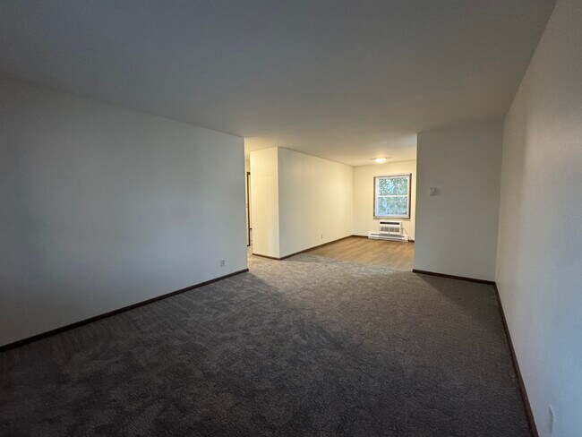 1404 Hayden Ave unit 3, Altoona, WI 54720 - photo 2