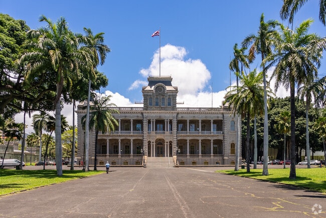 The State Capitol, Iolani Palace, and the Honolulu Museum of Art are among its notable landmarks