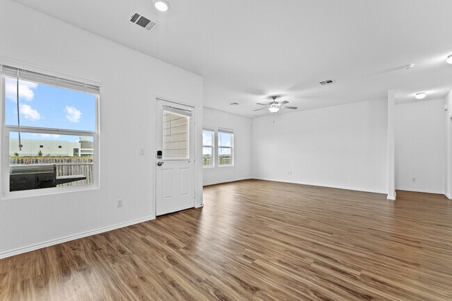 129 Escondido Cir, San Marcos, TX 78666 - photo 7