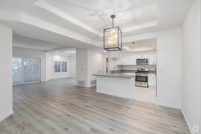 Carlyle Condominiums, Sherman Oaks, CA 91403 - photo 5