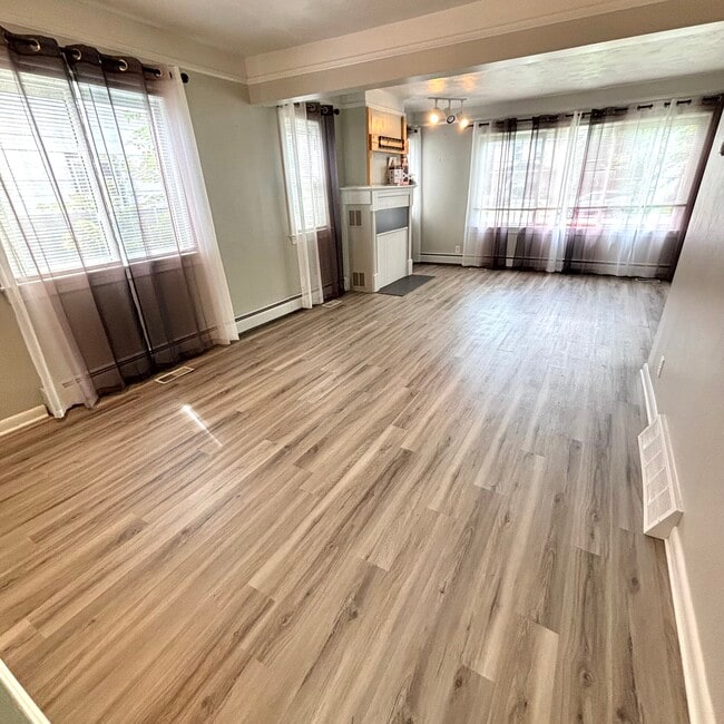 741 Banghart St, Lansing, MI 48906 - photo 3