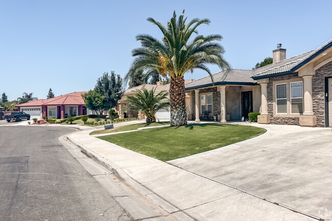 Stone accents line most of the homes of Stone Creek.
