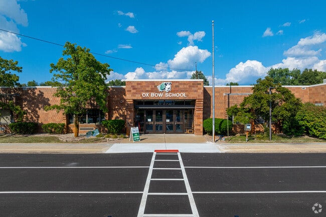 Concord Ox-Bow Elementary School receives an overall Niche grade of B-.