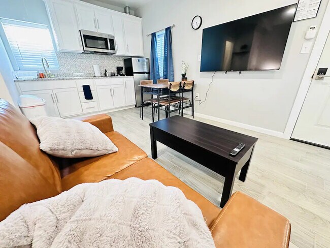 3919 Monroe Ave unit 3919 Monroe Ave Unit, El Paso, TX 79930 - photo 4