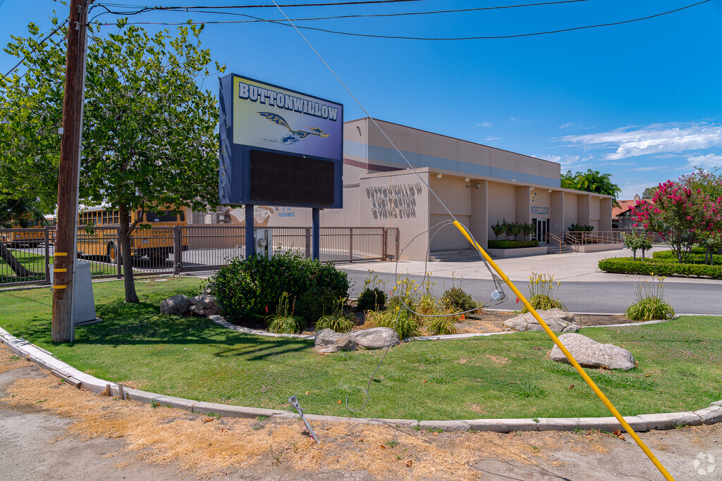 The sign welcomes students and staff as they enter Buttonwillow Elementary School.