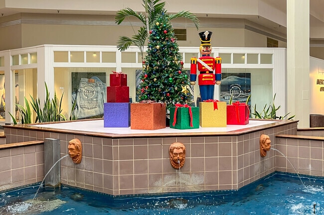 Lakeland Square Mall has all the season spirit Kathleen locals can't wait for.