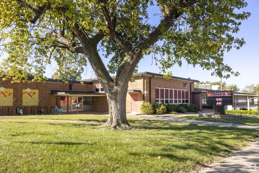 Hartford Elementary School serves the small community of Hartford, Illinois.