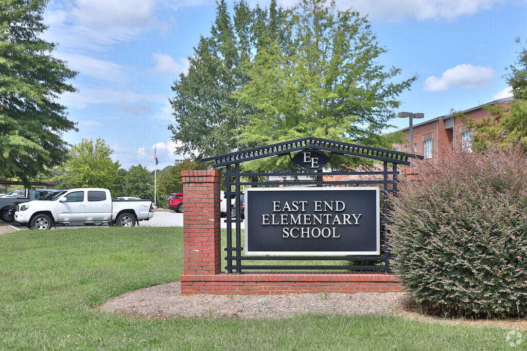 East End Elementary serves students in the Easley neighborhood of South Carolina.