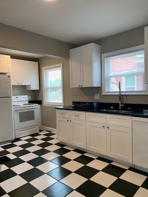 637 W 44th St, Indianapolis, IN 46208 - photo 2