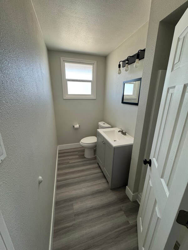 251 Juniper St unit B, Barstow, CA 92311 - photo 3