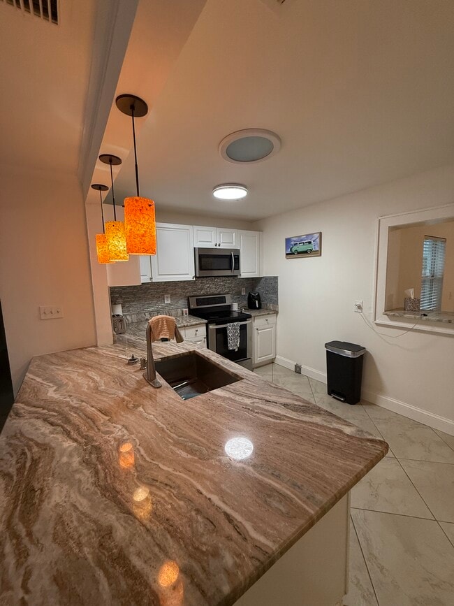 2315 Carroll Place unit Room 4, Tampa, FL 33612 - photo 6