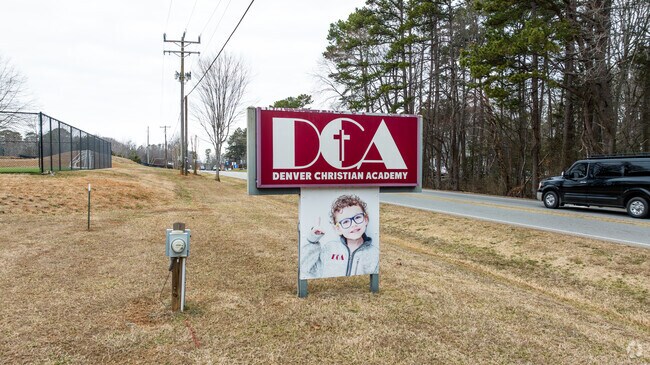 The student population of Denver Christian Academy is 125.