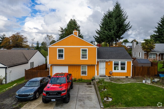 Homes in South Des Moines stand out because of their colorful exteriors.