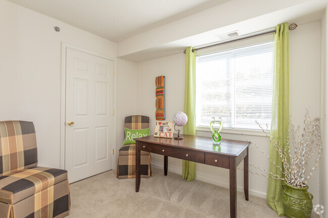 1BR, 1BA - 714 SF