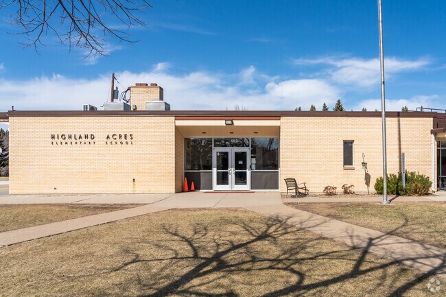 Highland Acres Elementary School has a student to teacher ratio of 14 to 1.