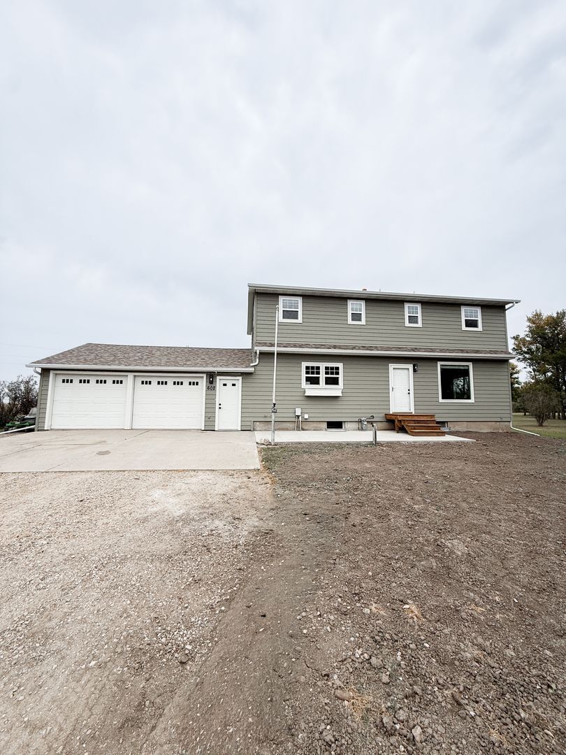 602 Buick Dr SW, Aberdeen, SD 57401 - photo 1