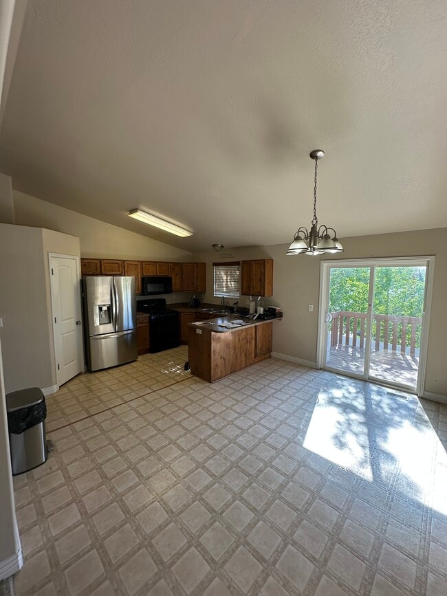 Full kitchen