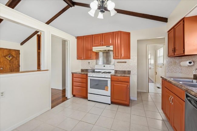 8538 Mango Ave, Morton Grove, IL 60053 - photo 5