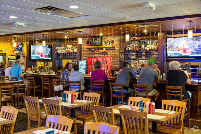 There are countless options for restaurants and local favorites in Fiddlesticks.