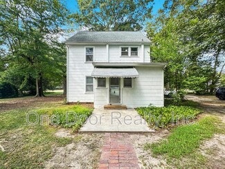 727 Richmond Rd, Williamsburg, VA 23185