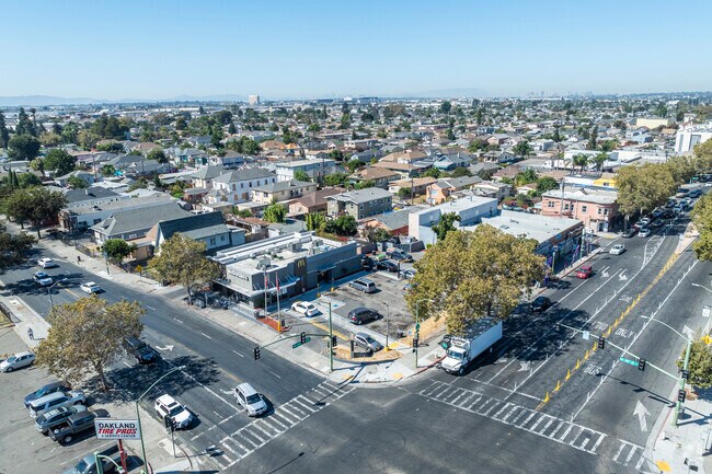 Elmhurst Park blends the urban and suburban Oakland lifestyles.