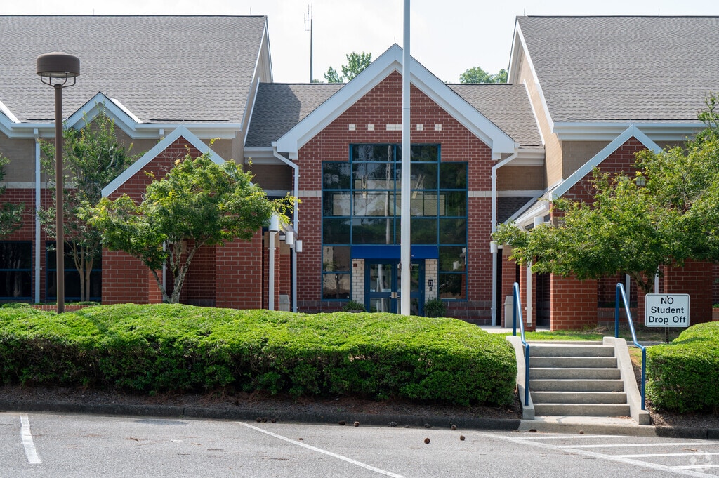 South Shades Crest Elementary has a 12-1 student teacher ratio.