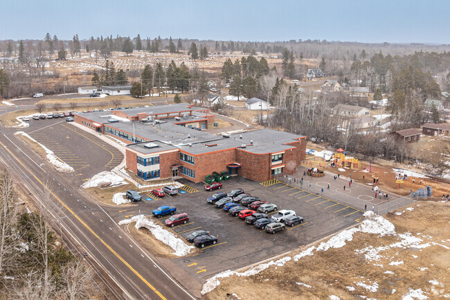 Homecroft Elementary School has a student-teacher ratio of 17 to 1.