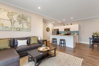 75 Lake Pointe Dr, Kingsland, GA 31548