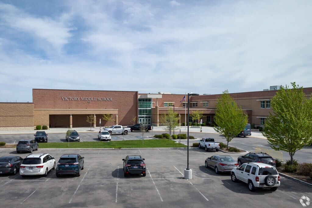 Front entrance of Victory Middle School.