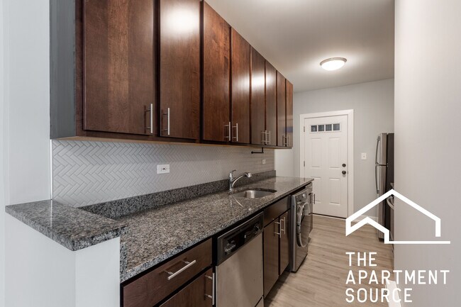 703 W Brompton Ave unit 11, Chicago, IL 60657 - photo 7