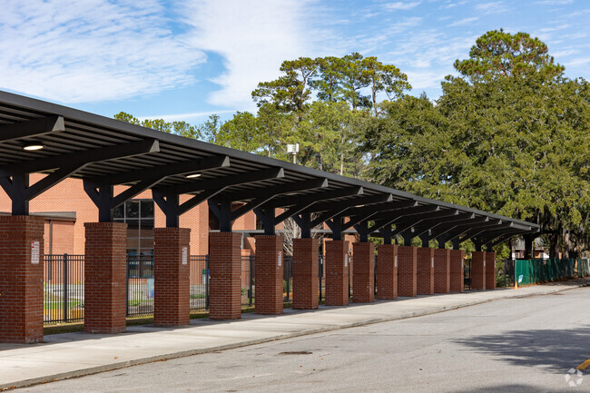 Heard Elementary School offers covered drop-off.