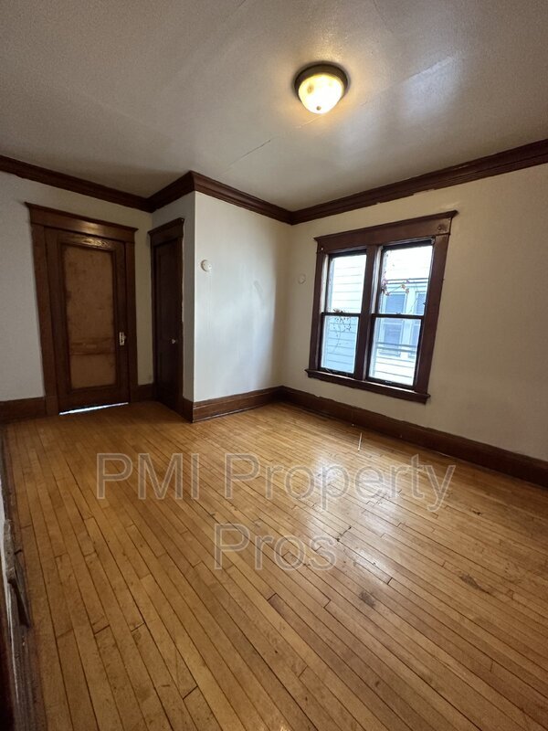 2566 N 41st St, Milwaukee, WI 53210 - photo 7