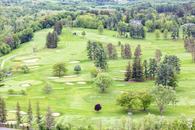 Williamstown is home to the Taconic Golf Club and the Waubeeka Springs Golf Course.