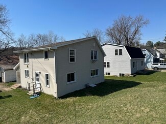 121 4th St W, Menomonie, WI 54751
