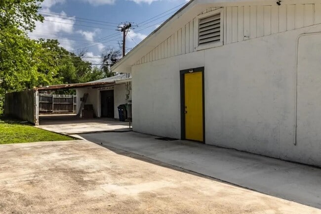 463 Sprucewood Ln, San Antonio, TX 78216 - photo 4