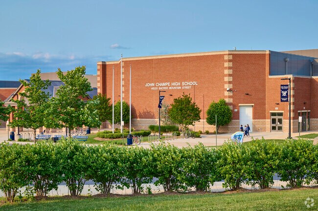 John Champe High School has been serving the students of Hartland.