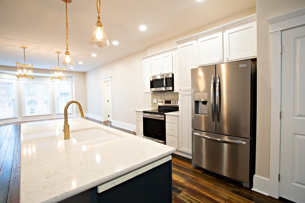 100 W Main St unit Apartment 3, Cambridge City, IN 47327 - photo 1