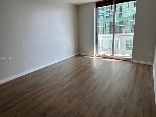 185 SW 7th St unit 1410, Miami, FL 33130 - photo 3