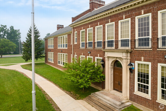 Maple Avenue Elementary School belongs to the Niagara Falls City School District.