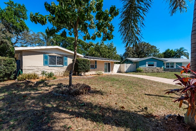 1748 Colmar Dr, Holiday, FL 34690 - photo 2