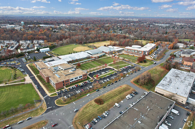 The Manassas Park High School is conveniently located off the main road in Manassas Park, VA.