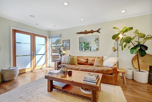 750 Vernon Ave, Venice, CA 90291 - photo 2
