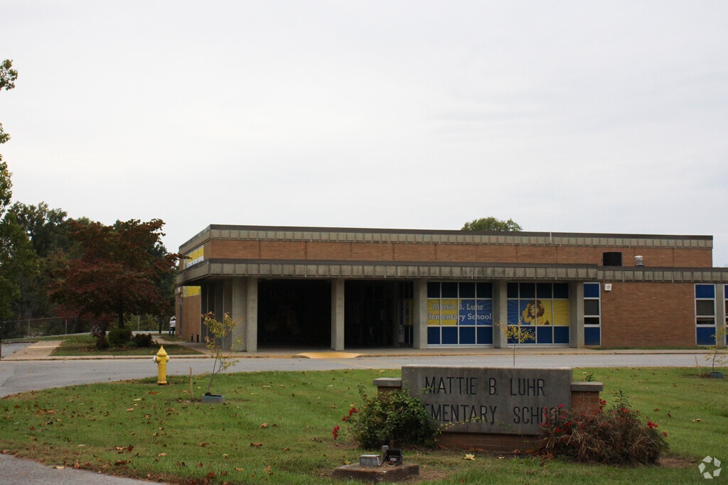 Luhr Elementary School provides education in the neighborhood of Highview.