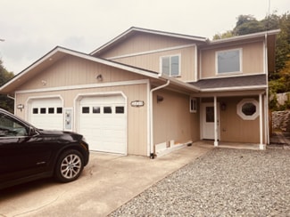 2125 Hamilton Ave, North Bend, OR 97459