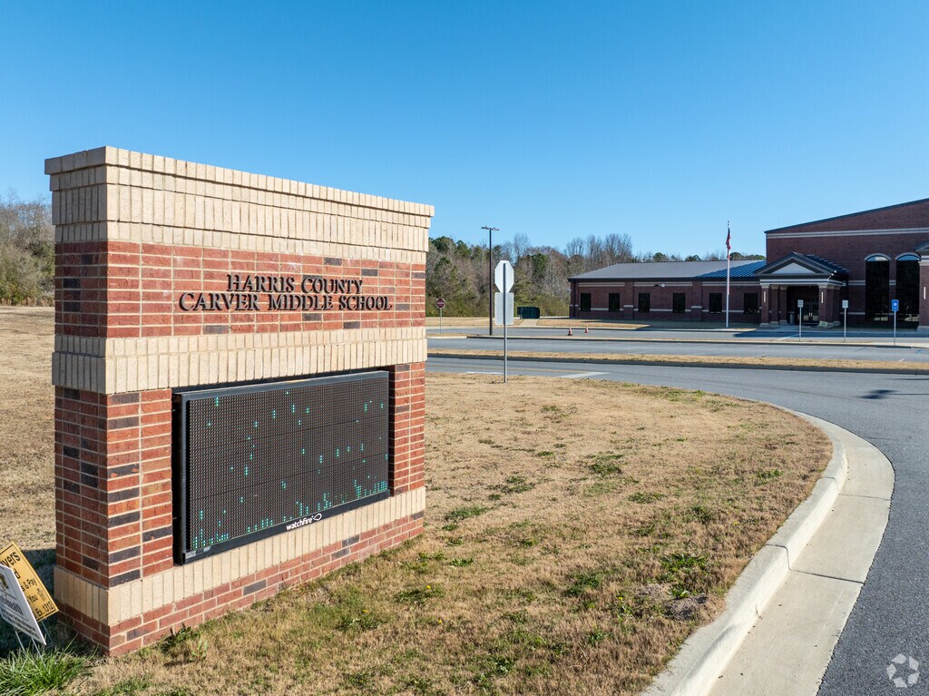 Harris County Carver Middle School is located at 1000 Mobley Rd, Hamilton, GA 31811.