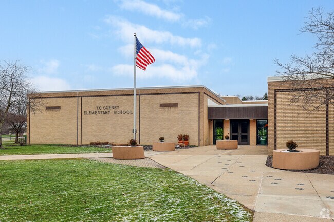 Gurney Elementary School, South Russell