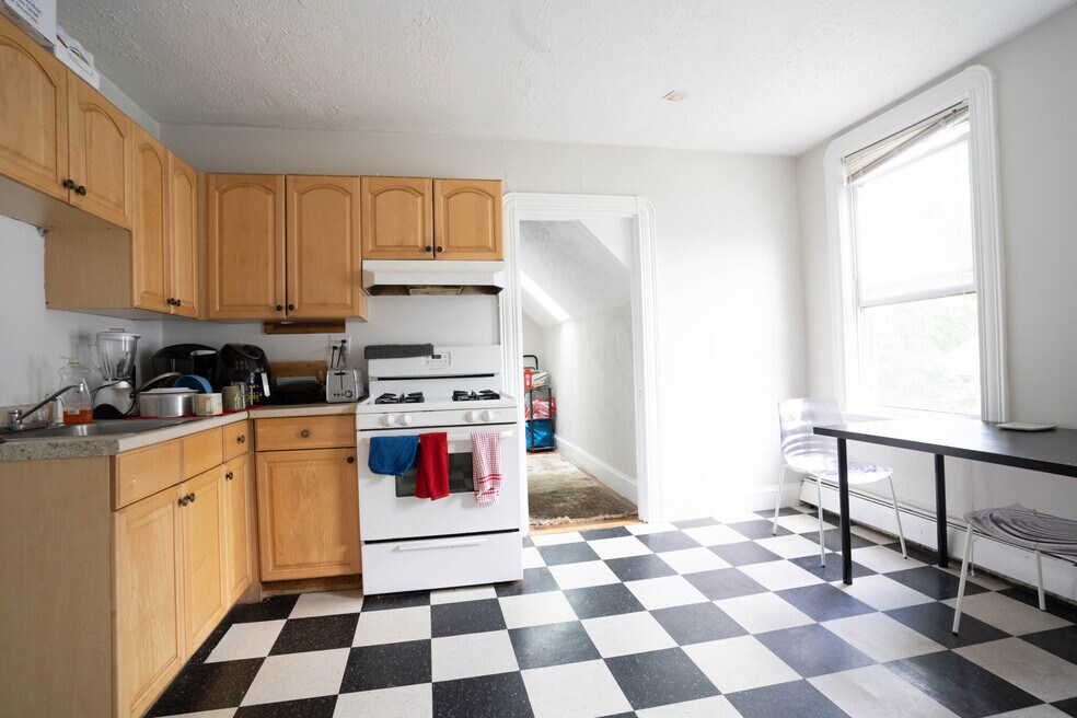 32 Gordon St unit 3, Allston, MA 02134 - photo 1