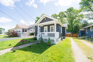 326 S West St, Crown Point, IN 46307