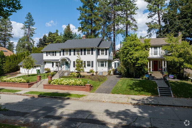 Colonial revival homes are found within the Manito neighborhood.