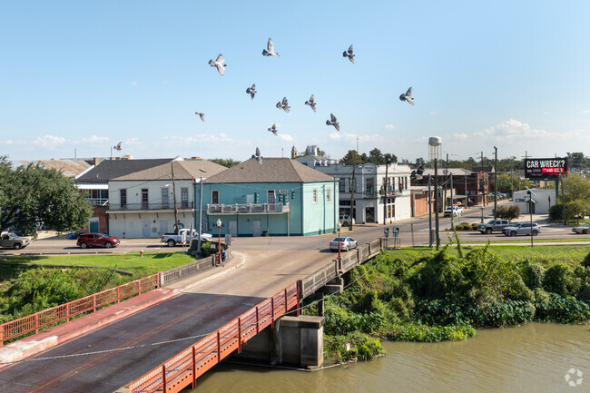 Lafourche Crossing is near Downtown Thibodaux, a popular spot for both residents and visitors.